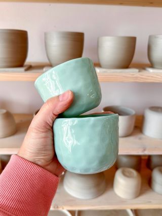 Mentolový porcelán ~ Nemohla jsem se dočkat, až ho poprvé vytáhnu z pece a uvidím jeho finální barvu☺️. V první várce jsem...